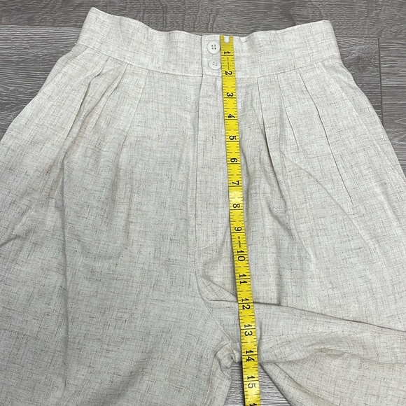 Vintage High Waist Pleated Linen Blend Flax Shorts in Size 3 - Picture 5 of 10